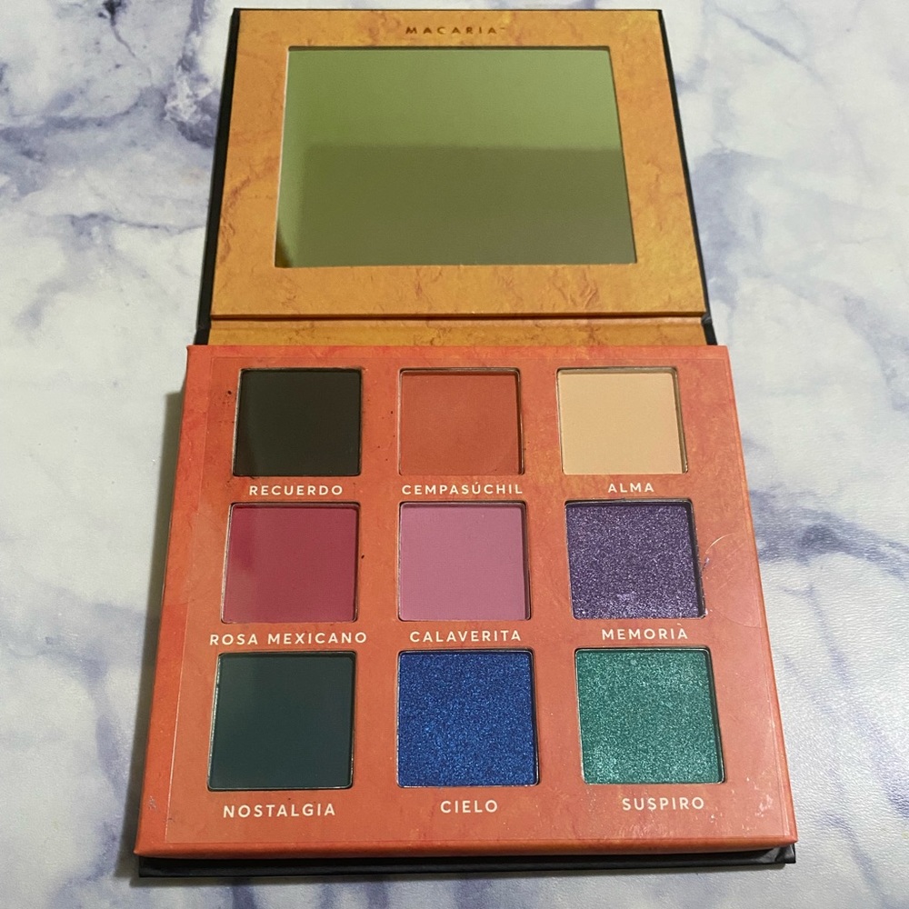 9 eyeshadow palette. Mate and Shine finished